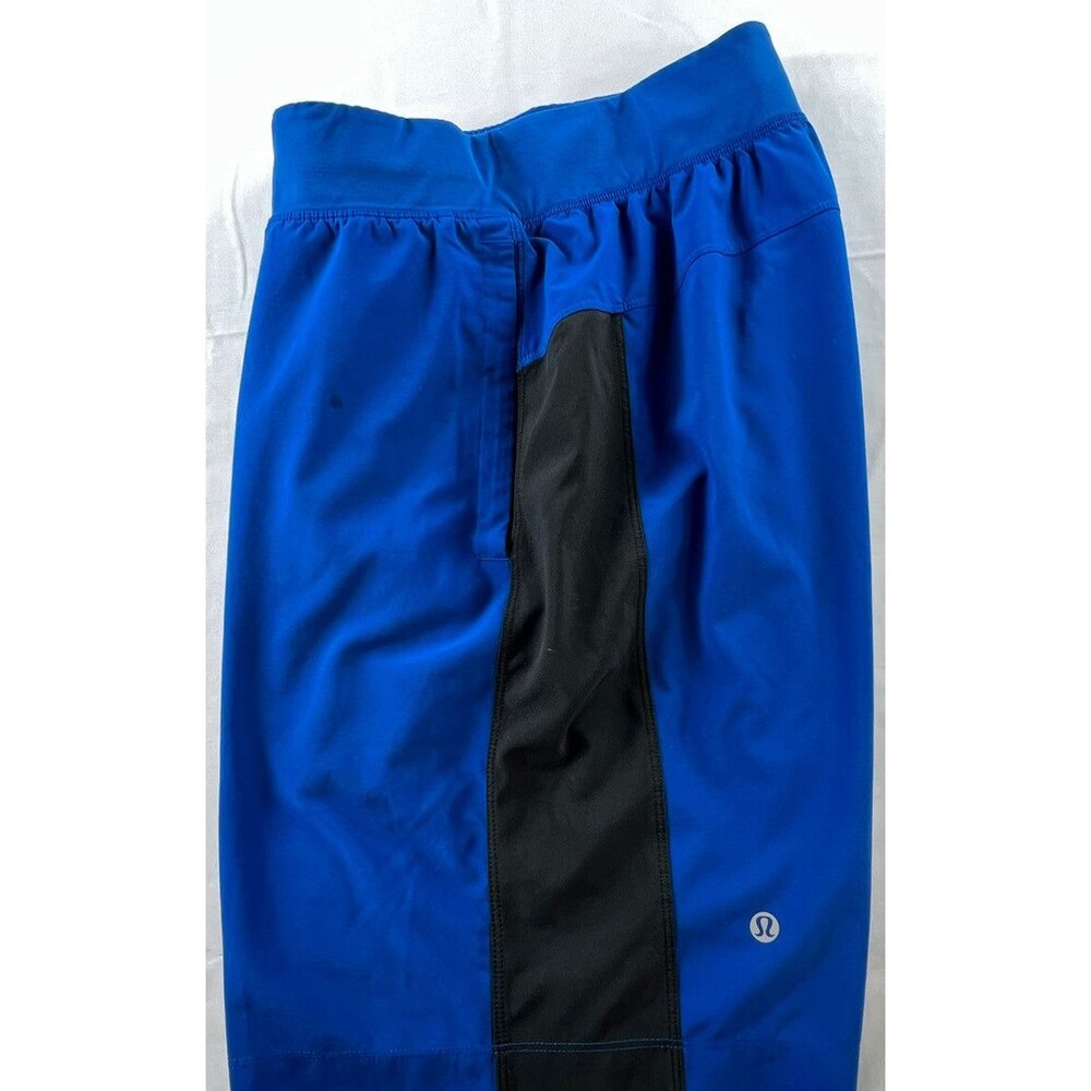 Lululemon Mens Knee Length Blue & Black Athletic Shorts Size M